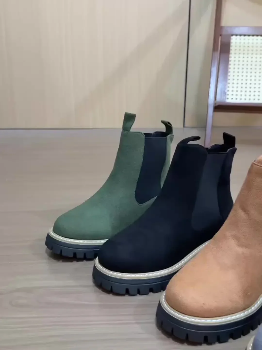 Dames enkellaarsjes | Groene chelsea boots met dikke zool - Image 15