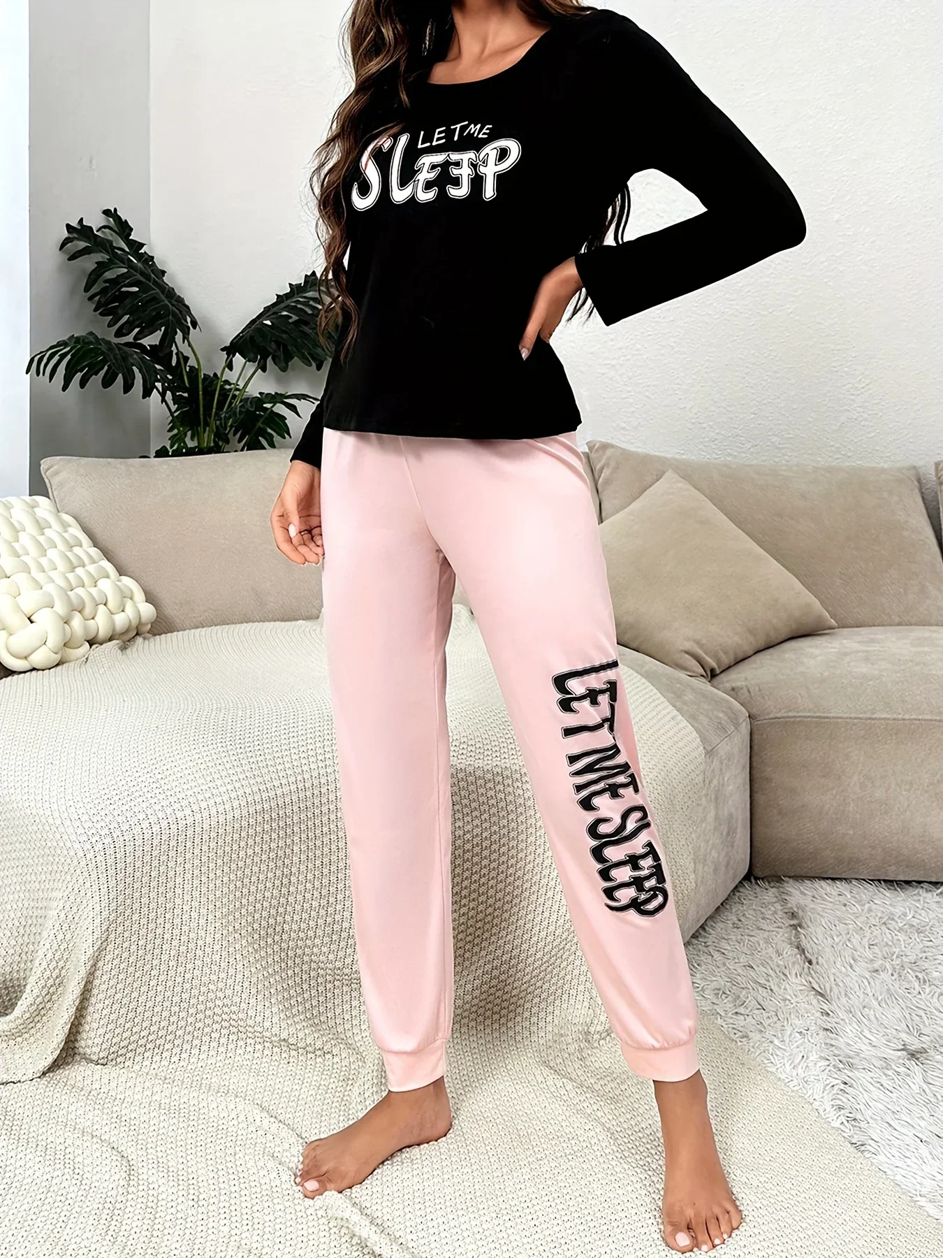 Dames pyjama set | Let Me Sleep slogan met roze joggerbroek - Image 10