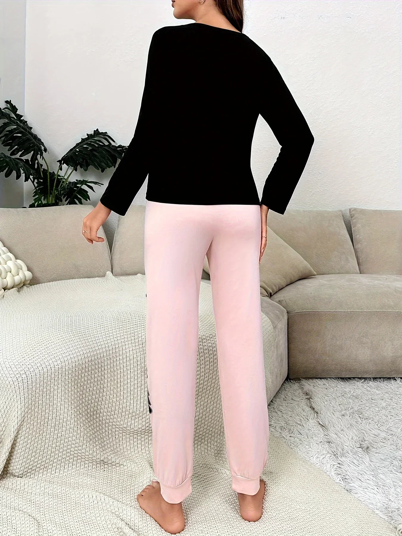 Dames pyjama set | Let Me Sleep slogan met roze joggerbroek - Image 5